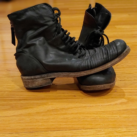 👢 Vic Metie ankle boots 👢 - Picture 7 of 8